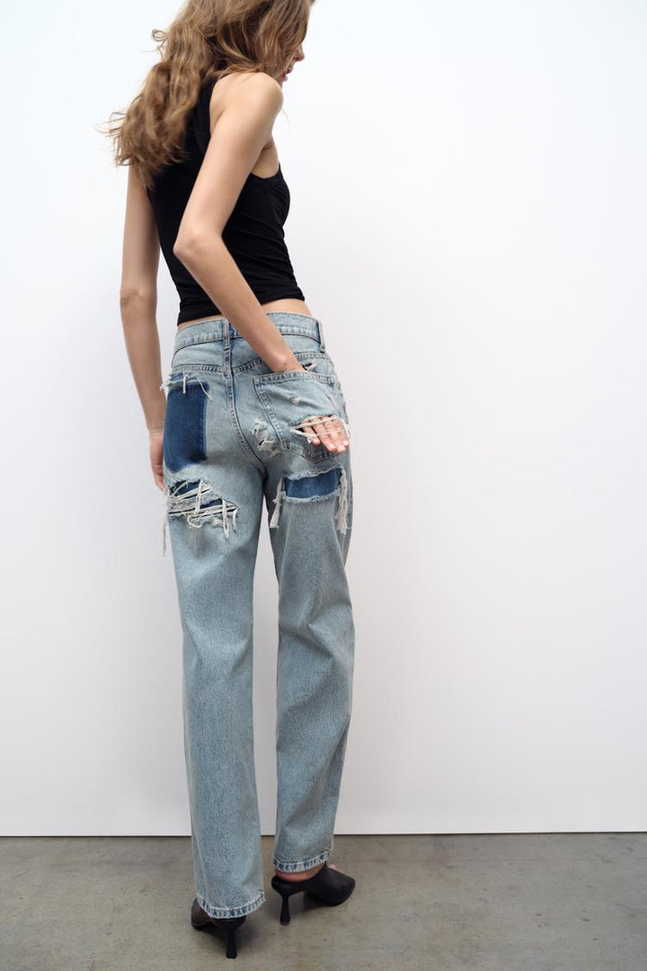 Chic High-Waisted Jeans Featuring Unique Pockets