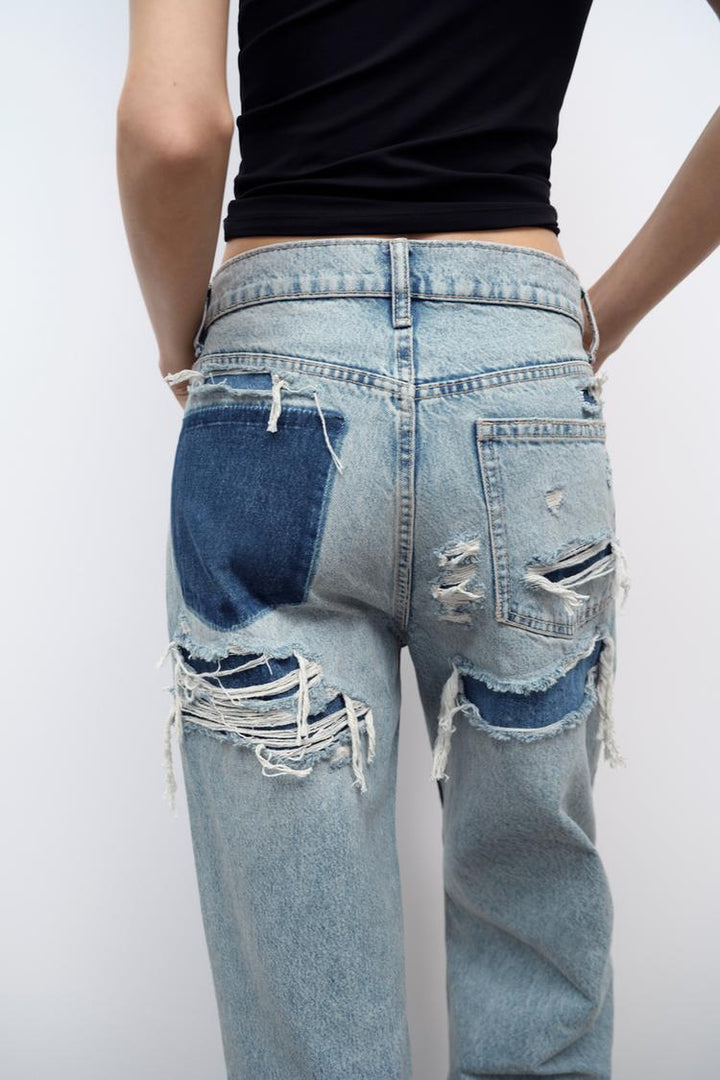 Chic High-Waisted Jeans Featuring Unique Pockets
