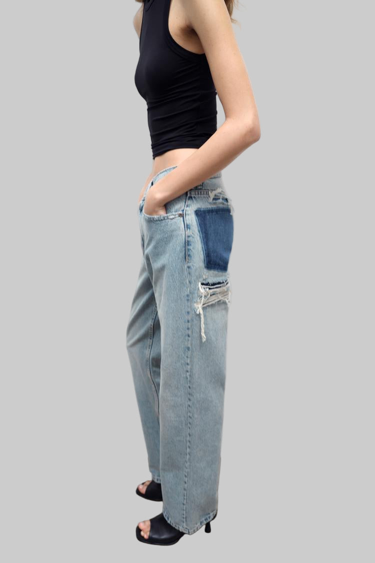 Chic High-Waisted Jeans Featuring Unique Pockets