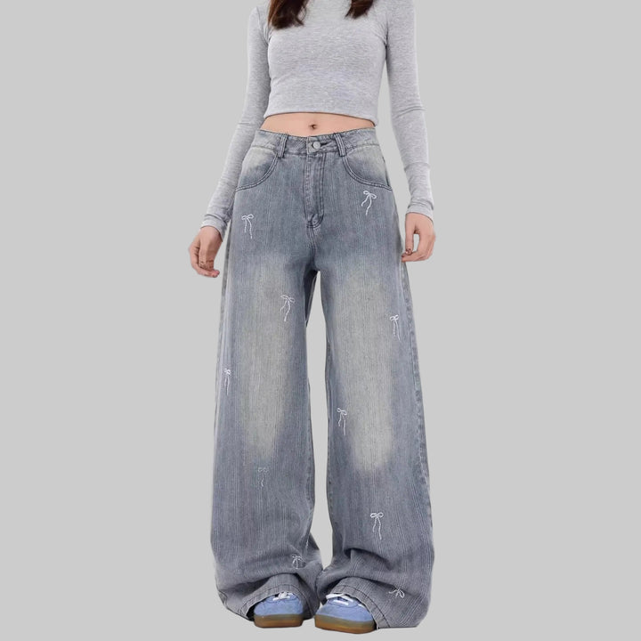 Bow embroidered straight jeans