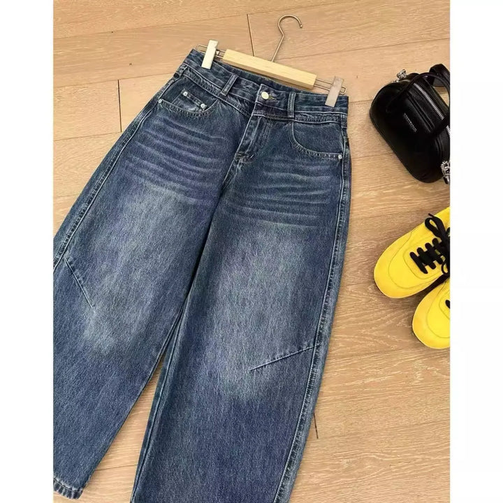 Retro Fashion with wide-leg denim Jeans
