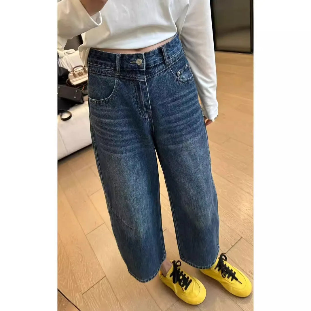 Retro Fashion with wide-leg denim Jeans