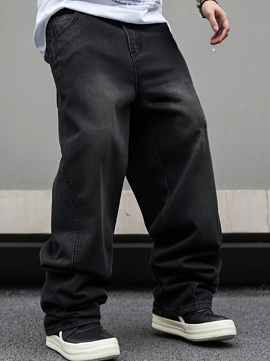 Loose Fit Flared Pleated Jeans