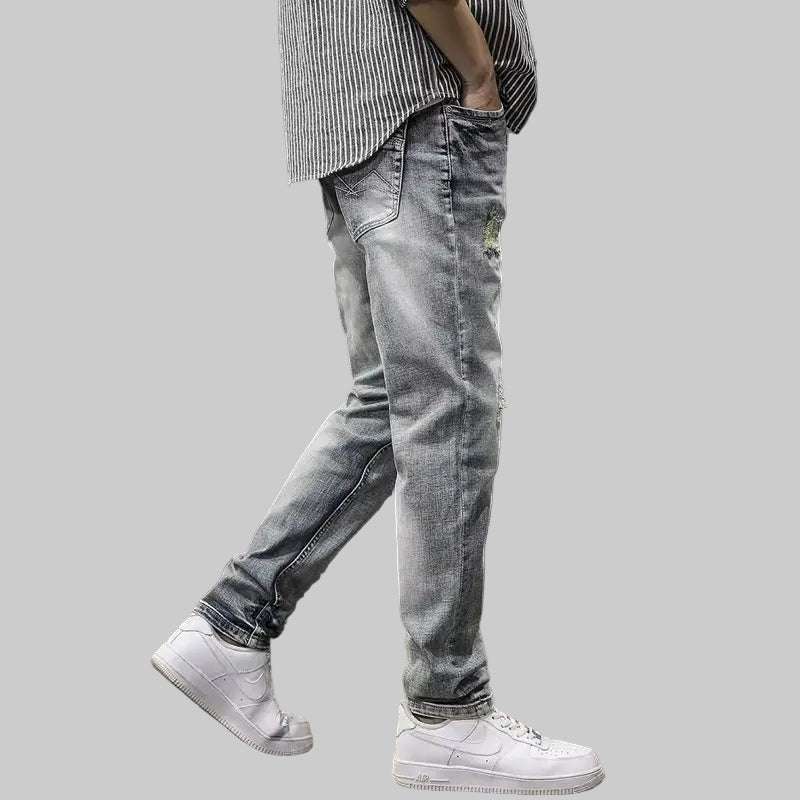 Vintage-Inspired Slim Fit Ripped Jeans